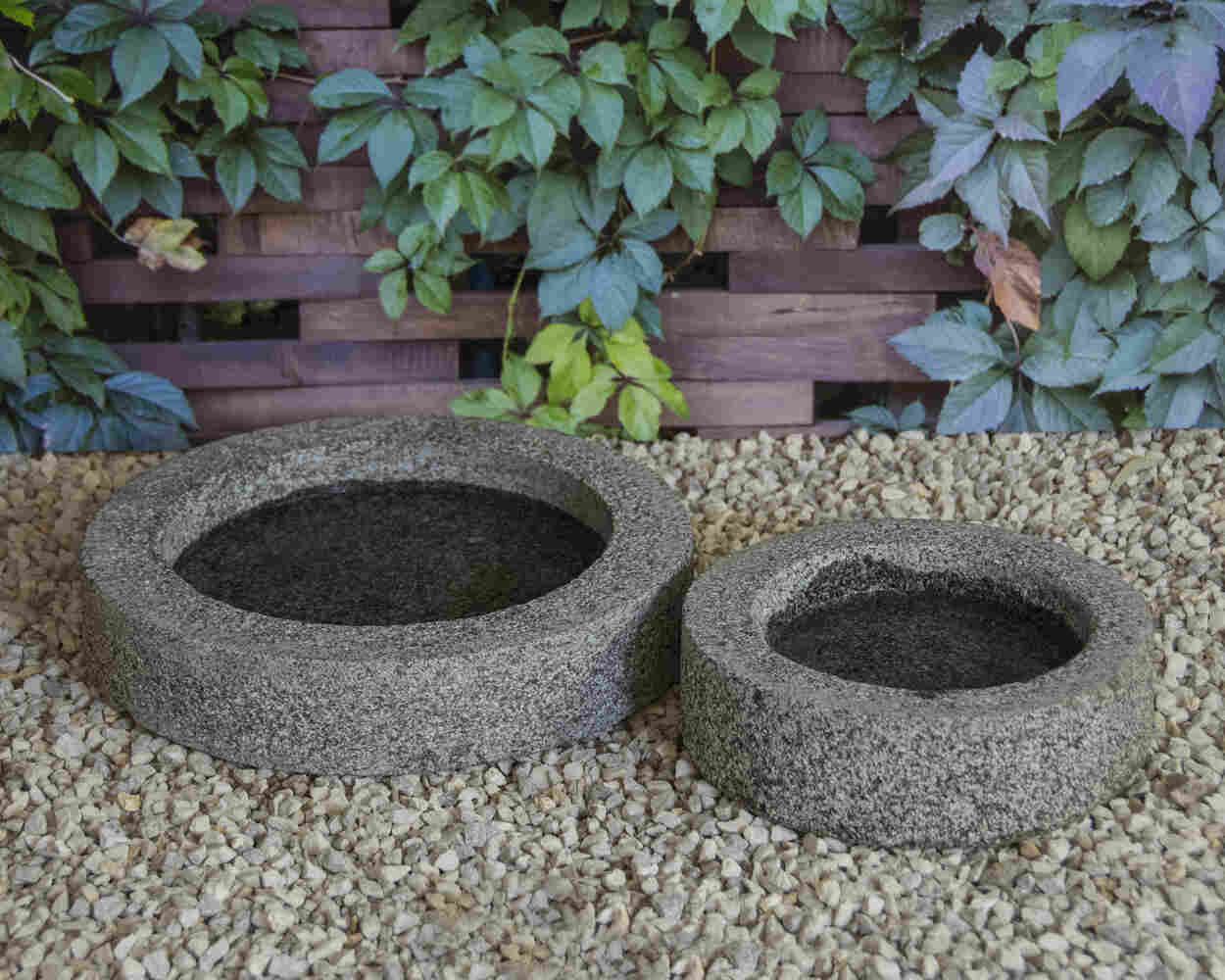 Round birdbath gray (Sharp edges) D. 35 cm.